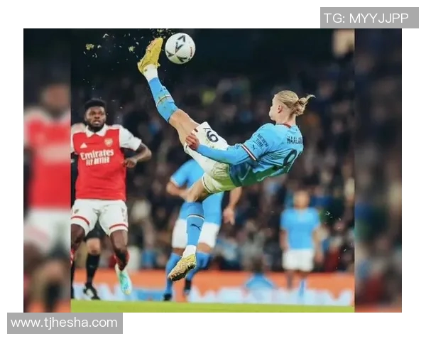 退役后身材依旧健美的足球明星们展现运动魅力与生活态度